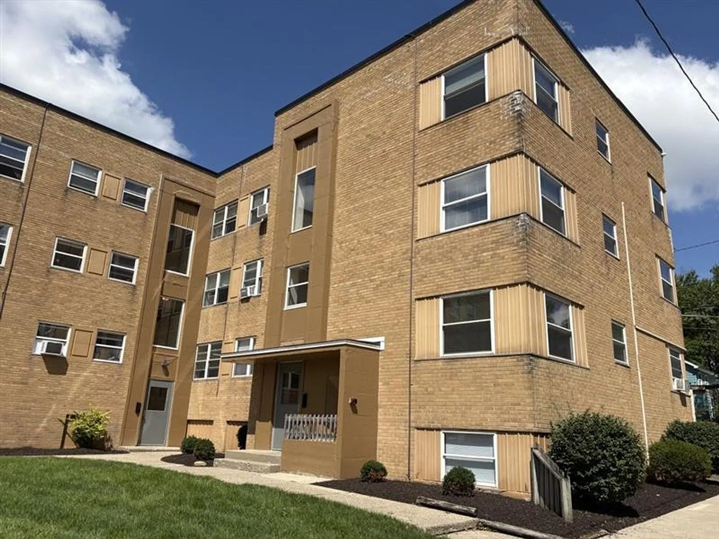 Hoagland Apartments — Photo 2
