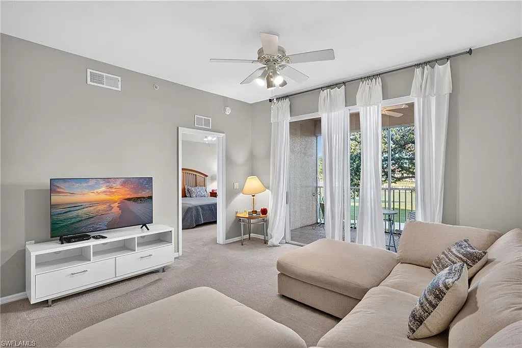 2 bed, 2.0 bath, 1194 sqft, $4,500 — Photo 2