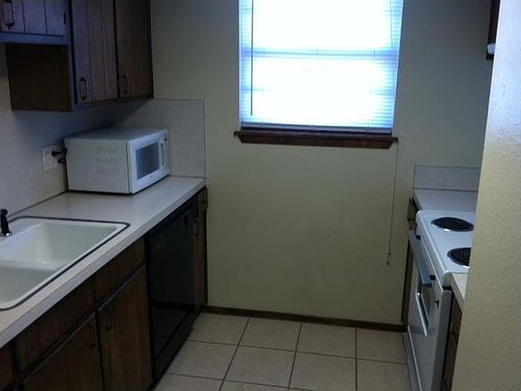 4th image of 2113 Gladstone St APT B
