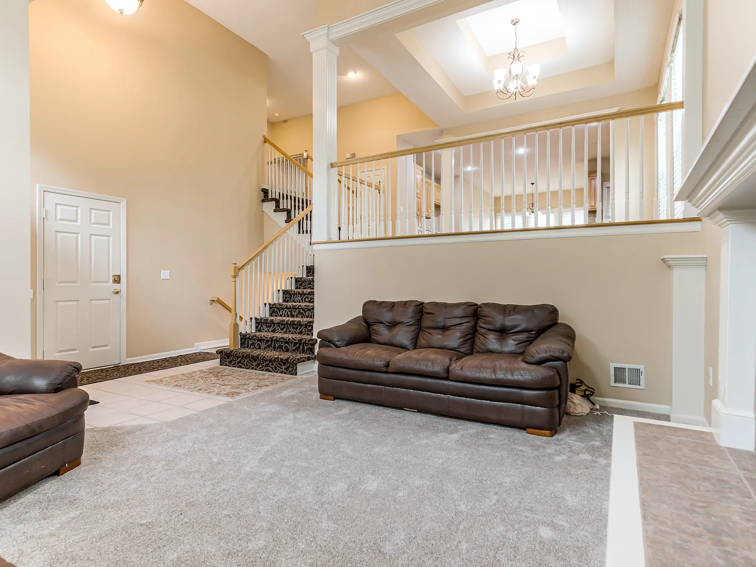 4 bed, 3810 sqft, $3,300 — Photo 4