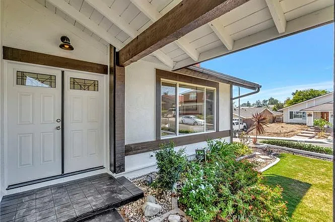 Building Photo - 6098 Kingsbriar Dr