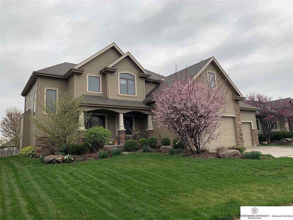 1st image of 807 S 191st Ave