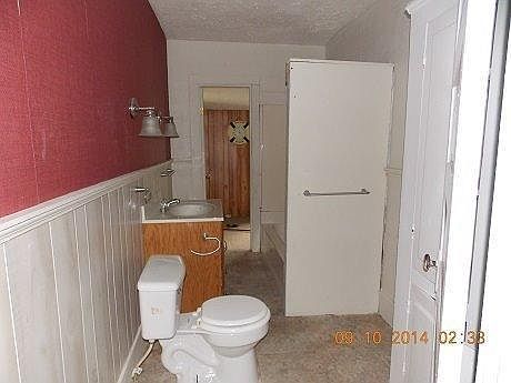 5th image of 225 W Lakeshore Dr