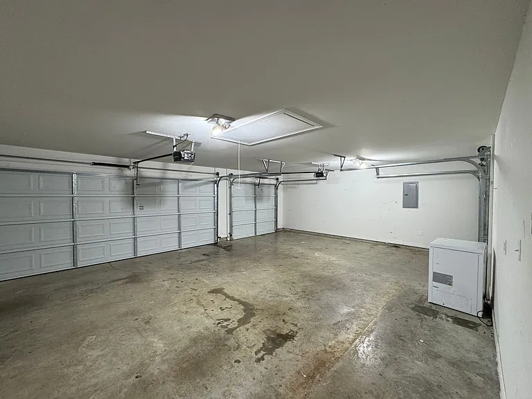 328 N Hampton St — Photo 25