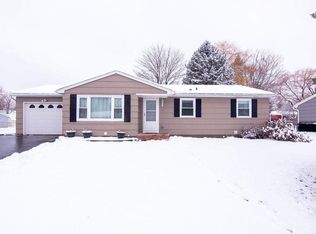 16 Gannett Rd, Farmington, NY 14425