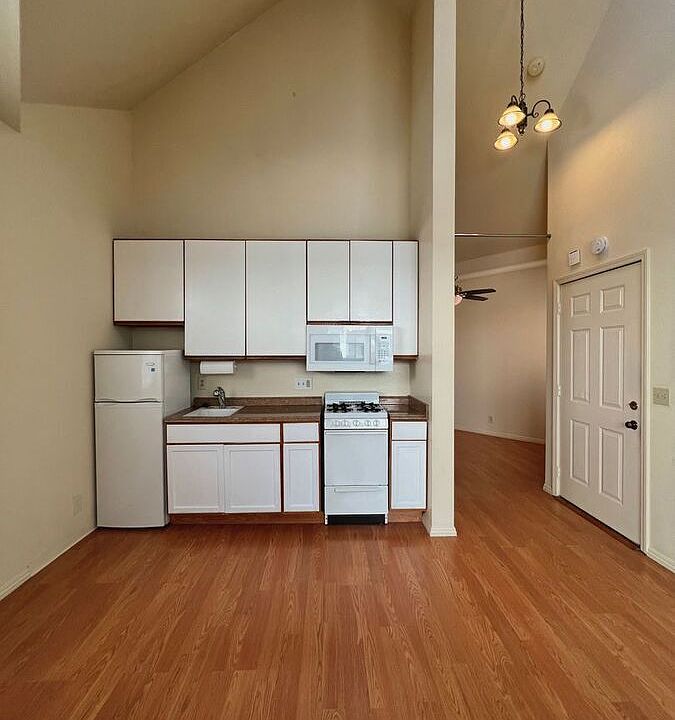 1st image of 610 Pacific Ave #8