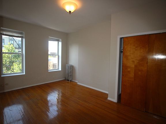 4th image of 240 Sackett St #4