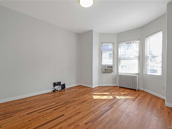 4th image of 202 Main St APT 1E