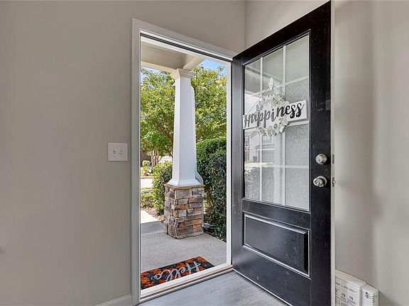 4th image of 39 Samuel Way NW