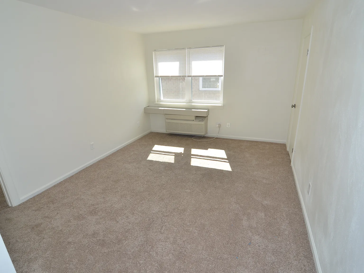 1 bed, 700 sqft, $1,150 — Photo 3