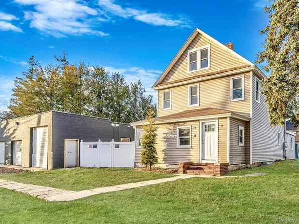 45 Redington Street, Bay Shore, NY 11706