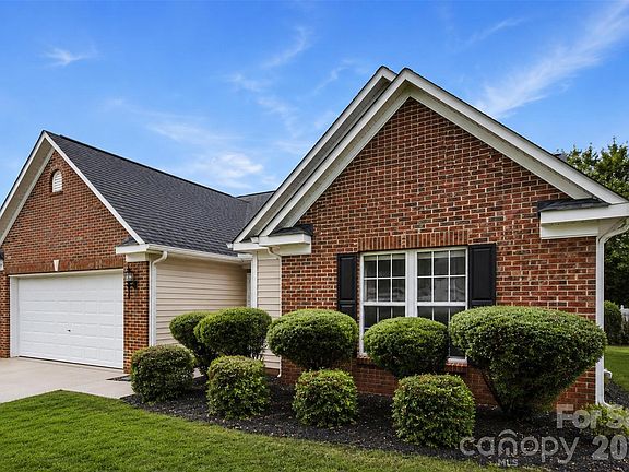 2nd image of 325 Dutchmans Meadow Dr