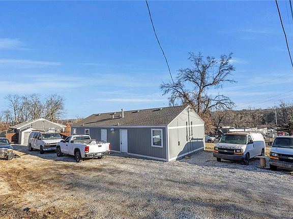 3rd image of 4224 Merriam Dr