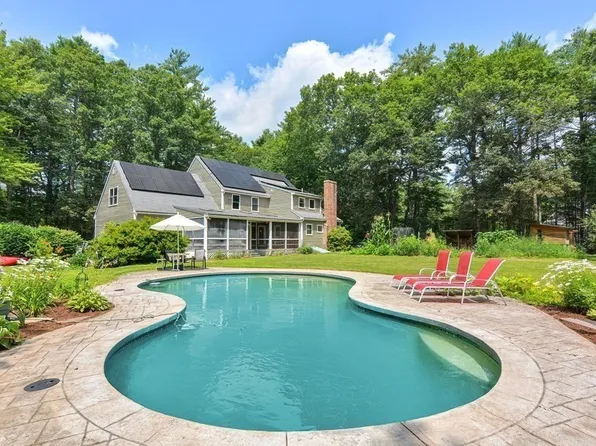 44 W River St, Upton, MA 01568