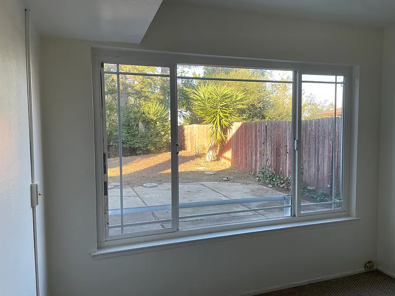 27933 Edgecliff Way — Photo 9