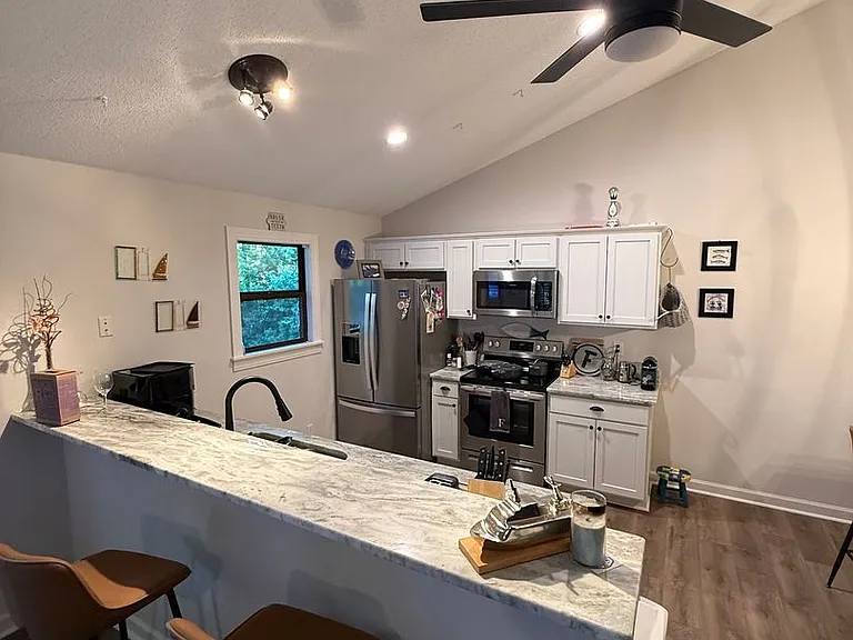 4104 Cheney Pl — Photo 3