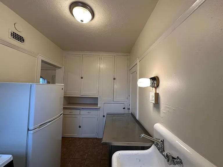3825 N Oakland Ave — Photo 12