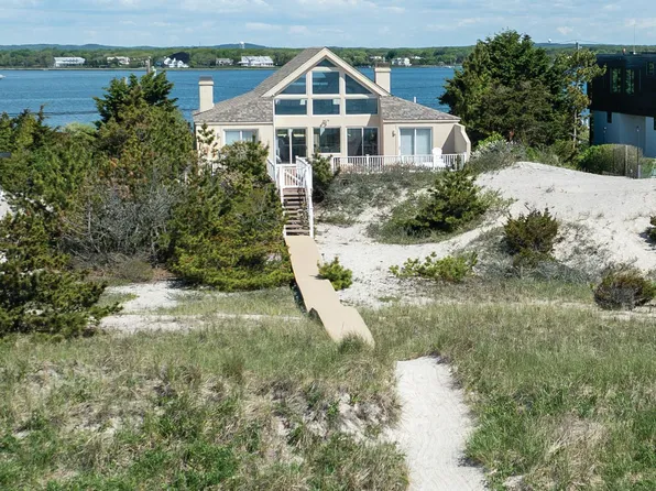 373 Dune Rd, Westhampton, NY 11978
