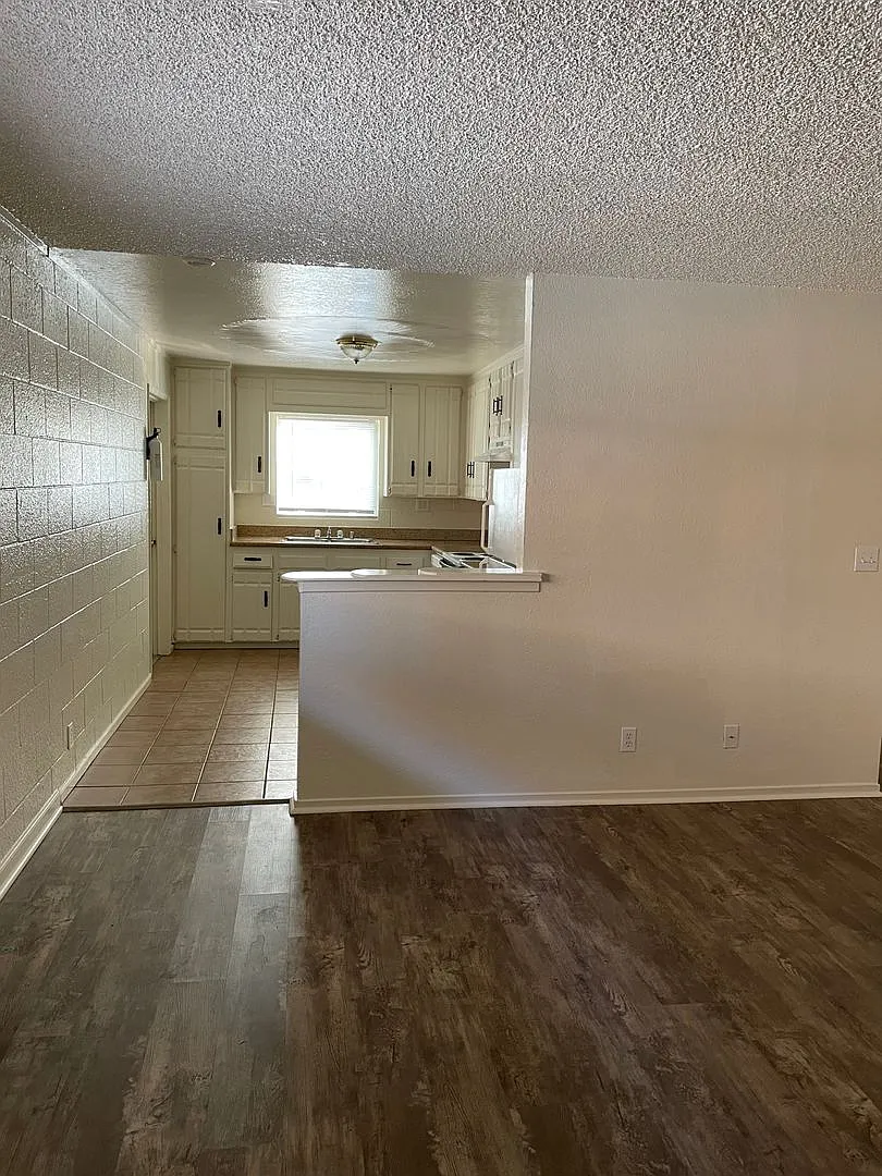 1161 West Street — Photo 1