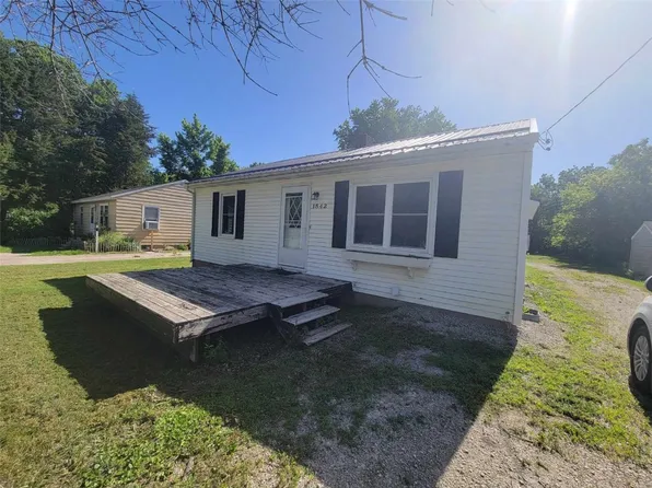 1542 Franklin St, Center Point, IA 52213