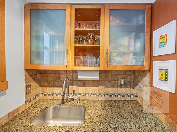 345 East 56th Street image 11 of 16