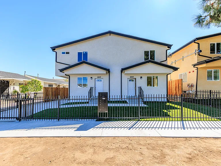 1652 Murchison St — Photo 36