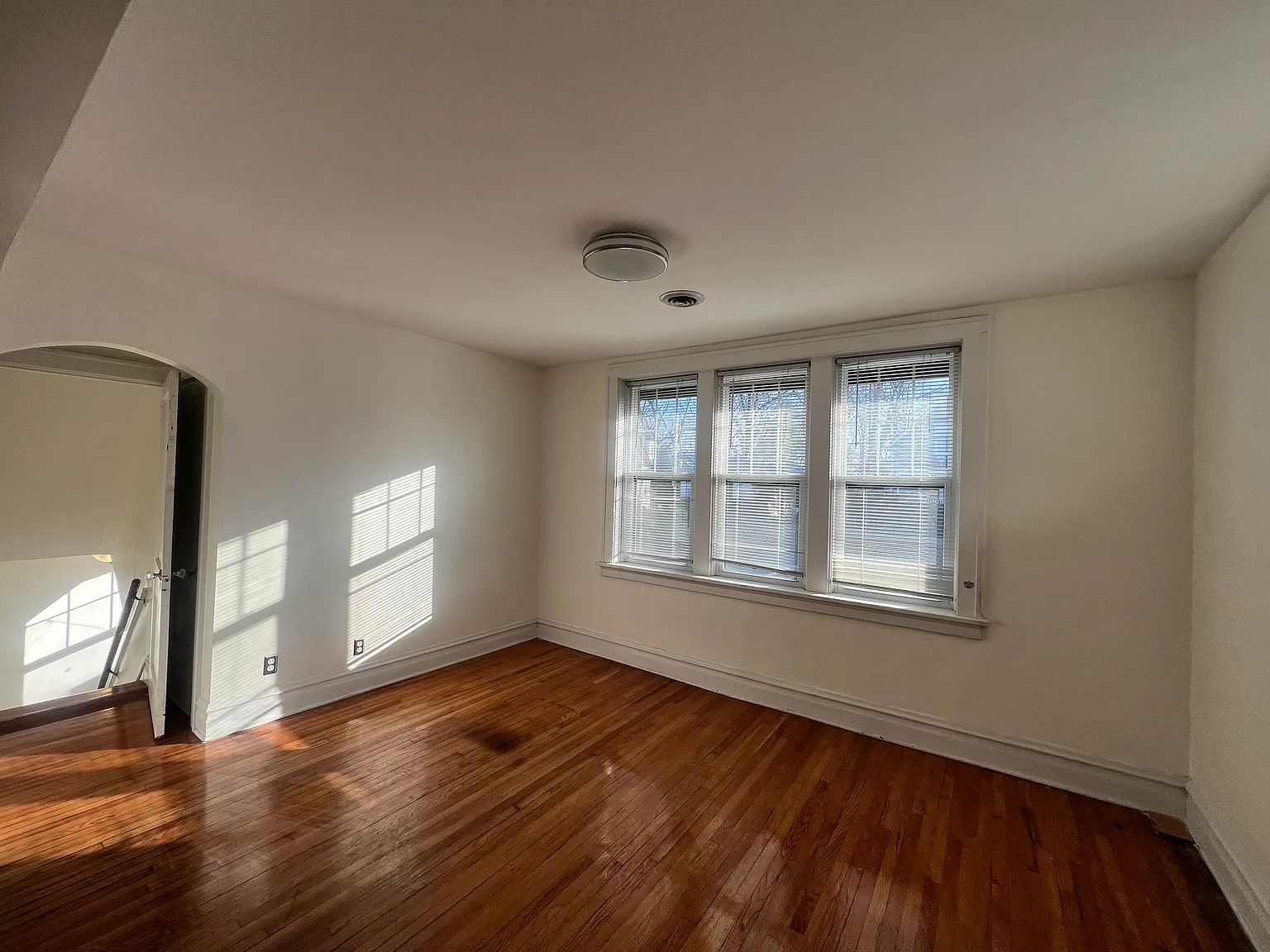 7473 Wise Ave — Photo 2