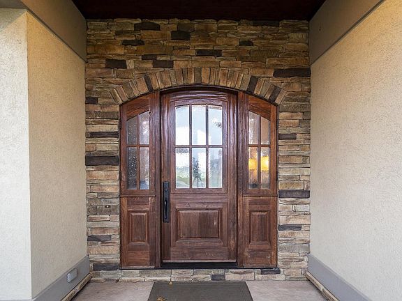 4th image of 939 Carnoustie Way