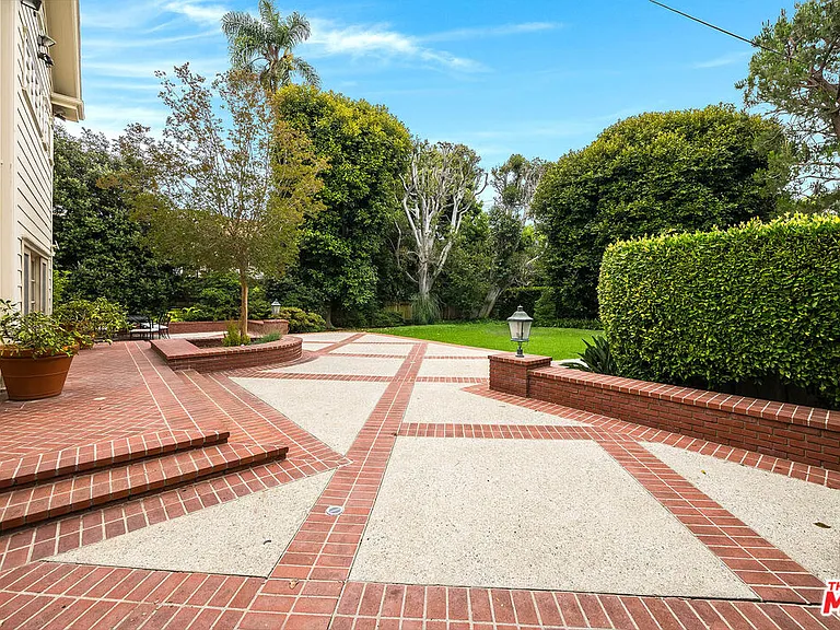 809 N Bedford Dr — Photo 41