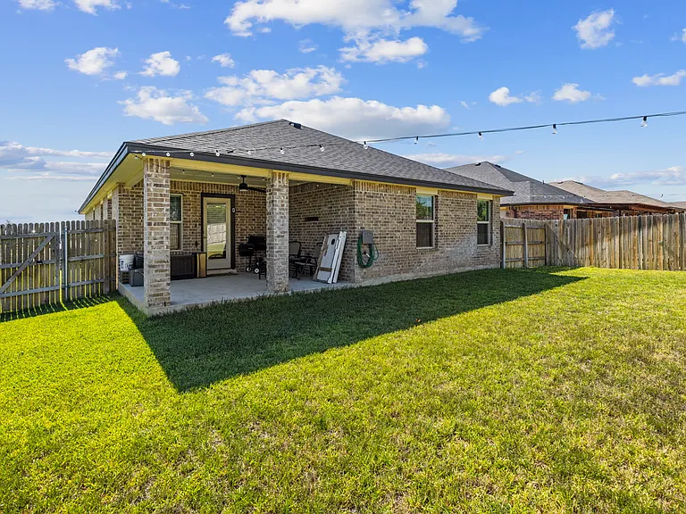 8402 Pleasant Trail Dr — Photo 35