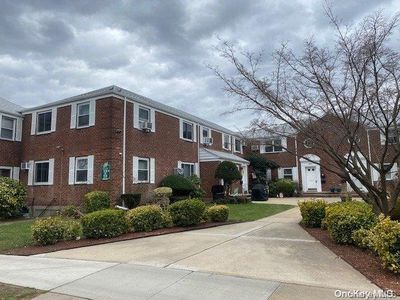 73-36 255th Street 2nd fl, Glen Oaks, NY, 11004