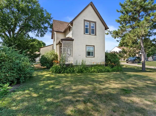 1111 W Oakwood ROAD, Oak Creek, WI 53154