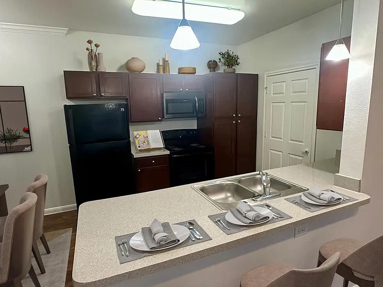 320 S Stewart Blvd — Photo 27