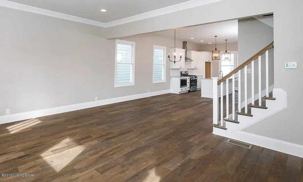3 bed, 2.5 bath, 1900 sqft, $4,300 — Photo 4