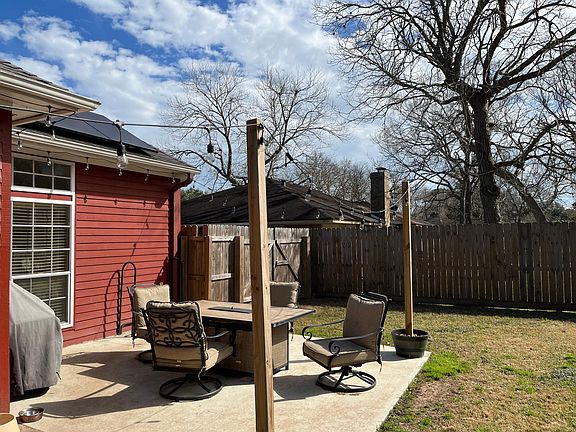 5th image of 622 Dogwood St