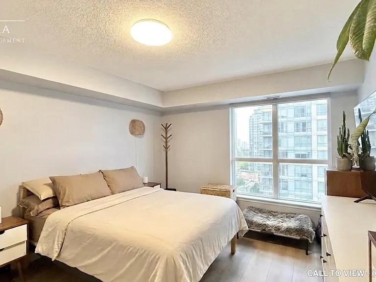 872 Sheppard Ave W #301 — Photo 4