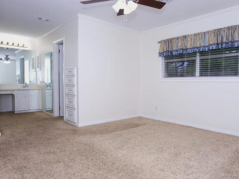 115 Irwin Rd — Photo 4
