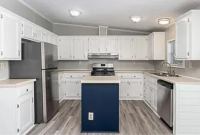 504 E Southern Dr — Photo 2