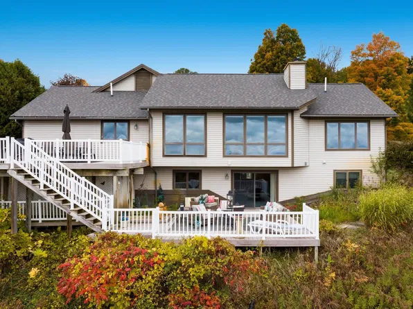 5200 Anna Dr, Traverse City, MI 49684