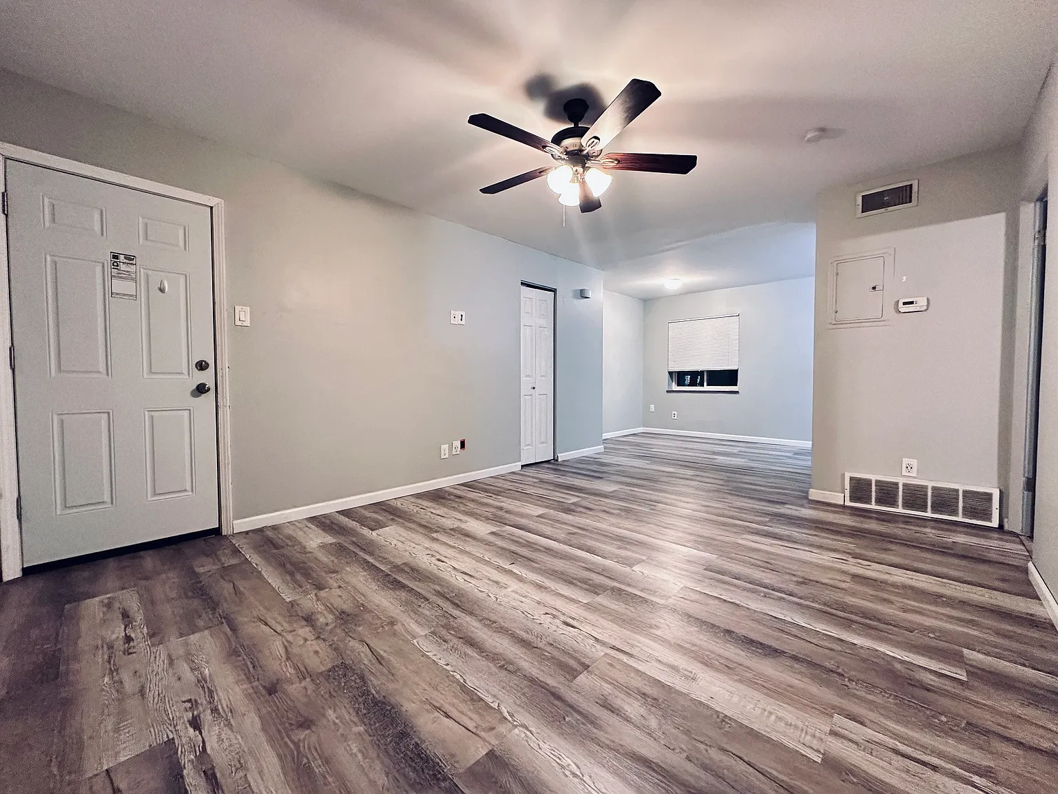 1 bed, 800 sqft, $900 — Photo 3