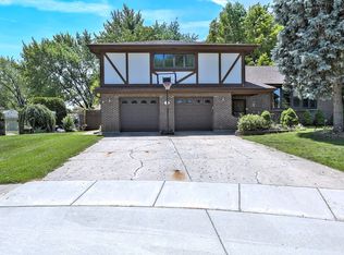 1343 W Meyer Dr, Addison, IL 60101