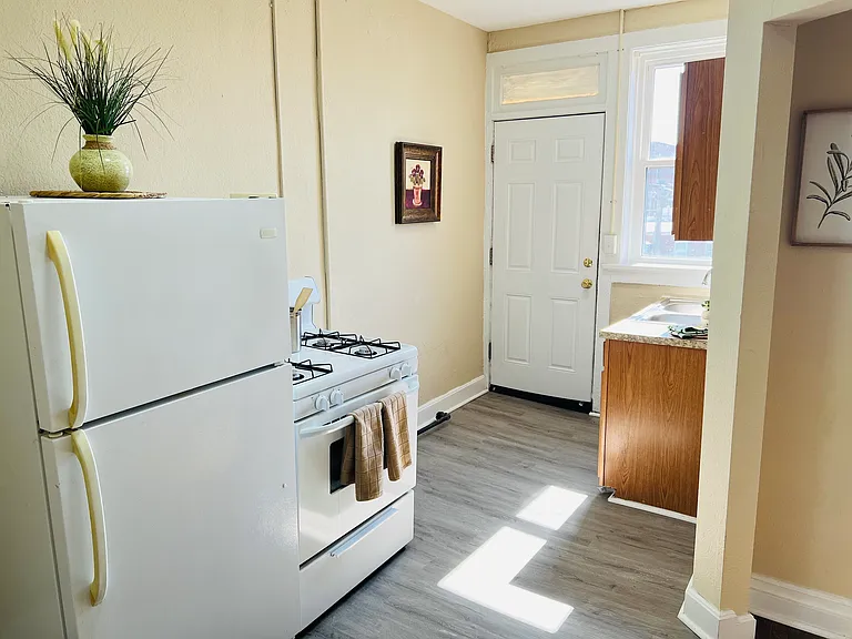 7166 Lyndover Pl #F — Photo 3