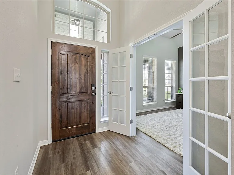 4264 Harding Way — Photo 3