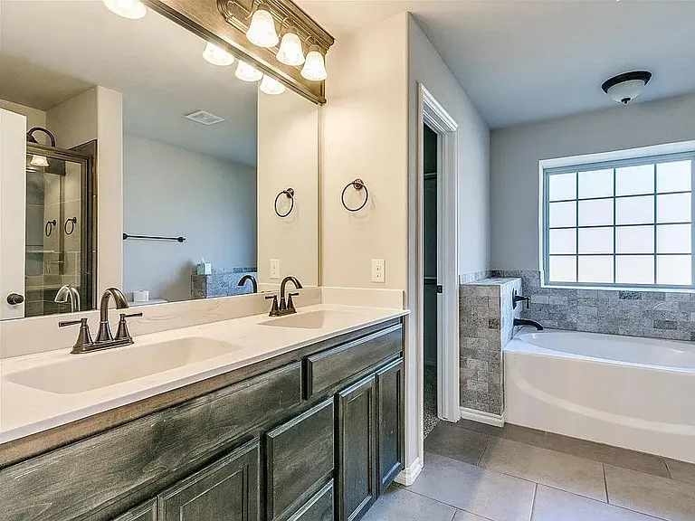 525 Talon Dr — Photo 24