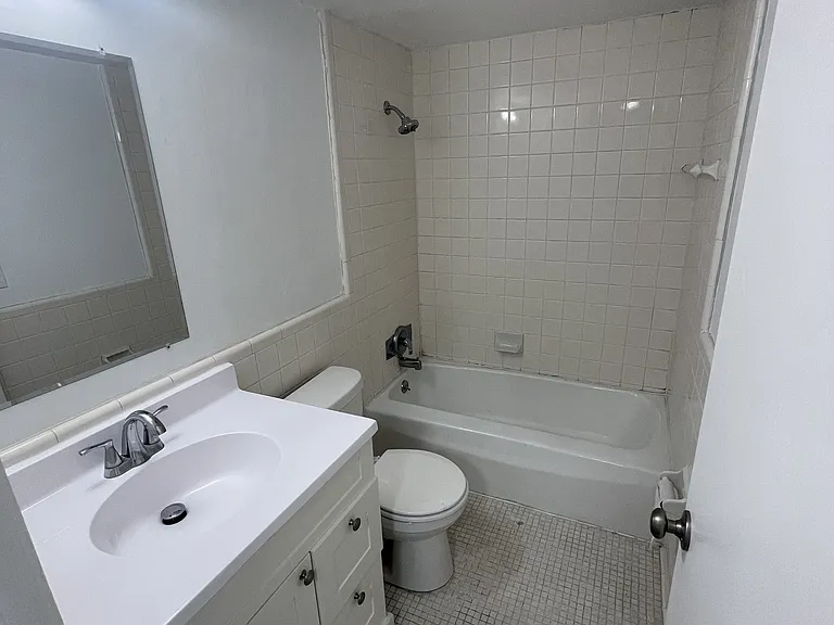 205 E Saginaw Hwy #4 — Photo 10