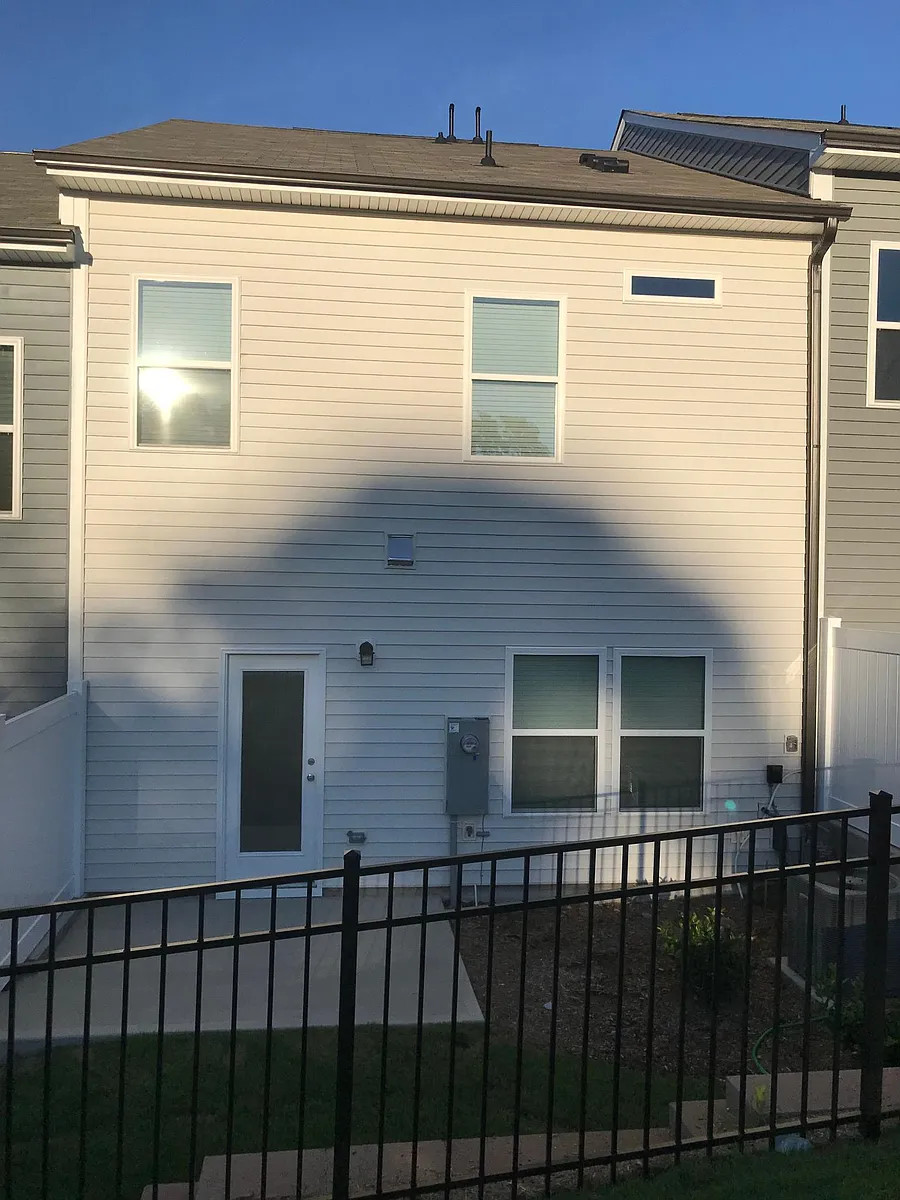 Building Photo - 828 Oak Center Dr