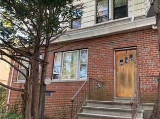 28-20 215th St, Bayside, NY