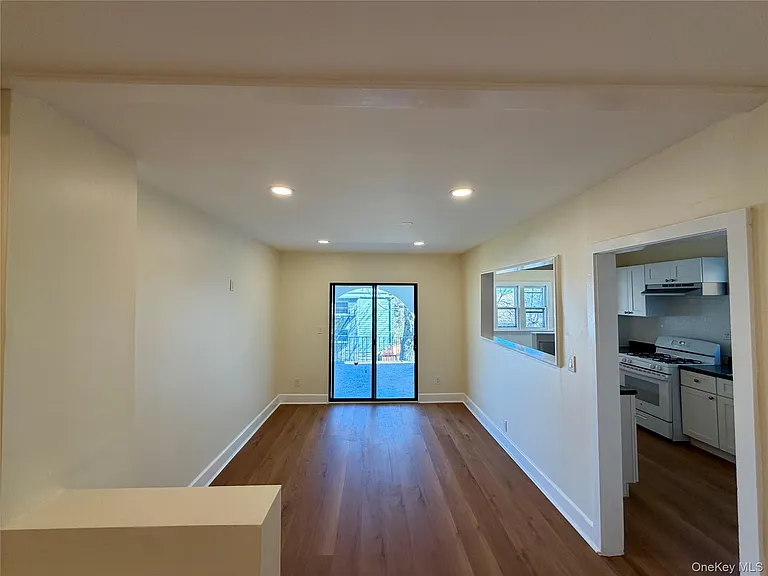 116 Alexander Ave — Photo 4