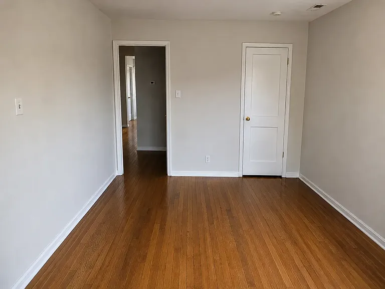 8923 Reading Ave — Photo 5