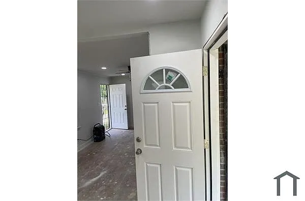 Building Photo - 881 Poppy Ave